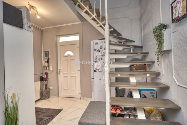 Eladó téglalakás, Üllőn 99.5 M Ft, 4 szobás