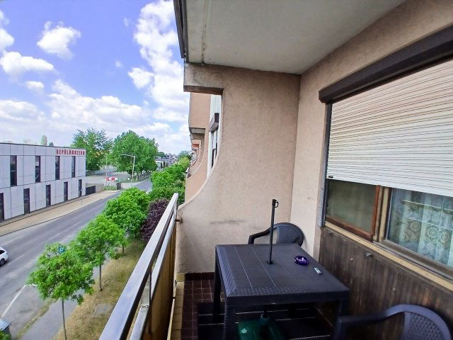 Eladó téglalakás, Szolnokon 32.5 M Ft, 3 szobás