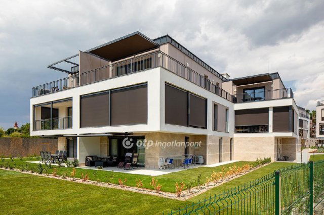 Eladó téglalakás, Balatonkenesén 125 M Ft, 2 szobás