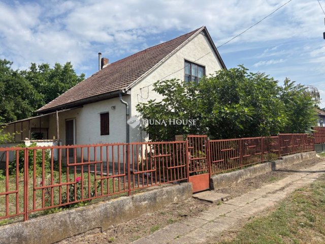 Eladó családi ház, Nagylókon 24 M Ft, 2 szobás