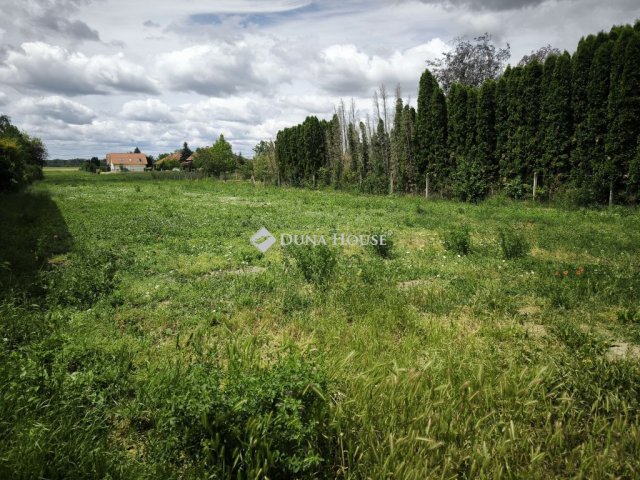 Eladó telek, Győrújfalun 75 M Ft / költözzbe.hu