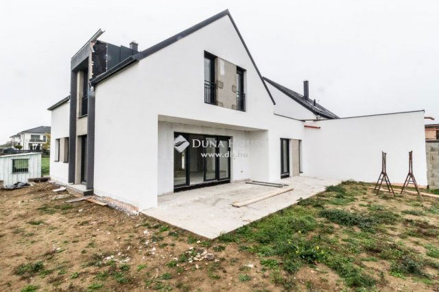 Eladó ikerház, Szombathelyen 159 M Ft, 4 szobás