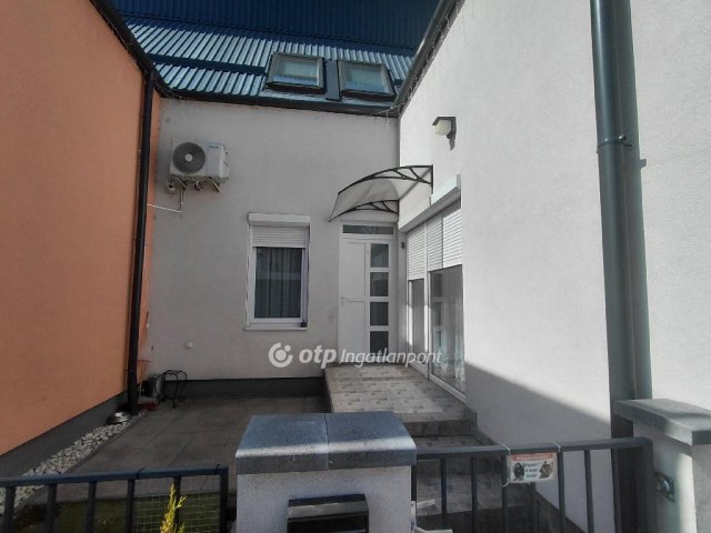 Eladó sorház, Hatvanban 75 M Ft, 3+1 szobás