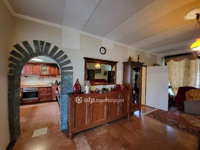 Eladó családi ház, Siófokon 300 M Ft, 10 szobás