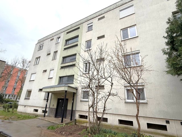 Eladó téglalakás, Pécsett 53.5 M Ft, 2 szobás