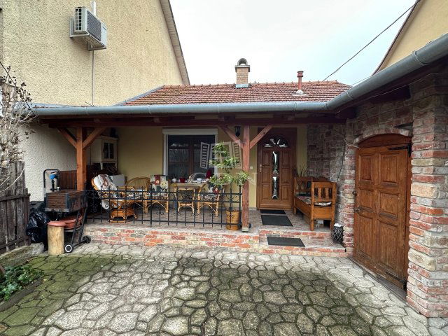 Eladó családi ház, Vácon 69 M Ft, 1 szobás