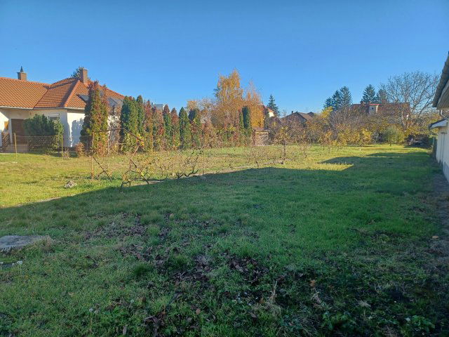 Eladó telek, Győrött, Úttörő utcában 45 M Ft