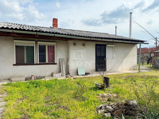 Eladó családi ház, Szigetszentmiklóson 35 M Ft, 2+3 szobás