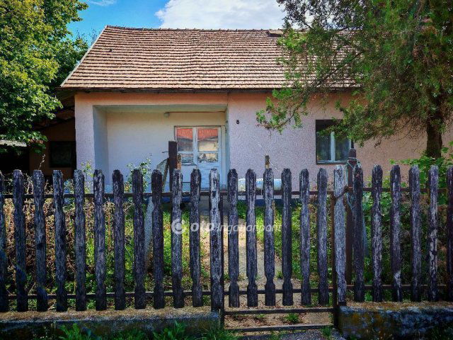 Eladó családi ház, Rózsaszentmártonon 27 M Ft, 2 szobás