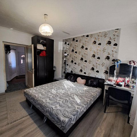 Eladó családi ház, Egerfarmoson 16 M Ft, 2 szobás