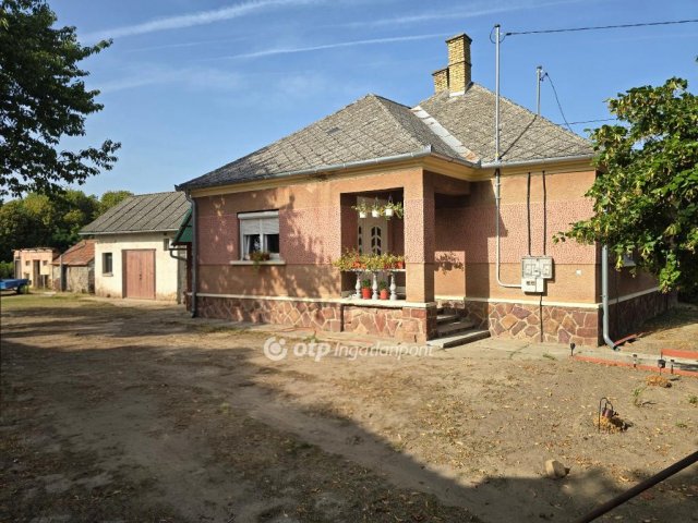 Eladó családi ház, Lovászpatonán 33.9 M Ft, 3 szobás