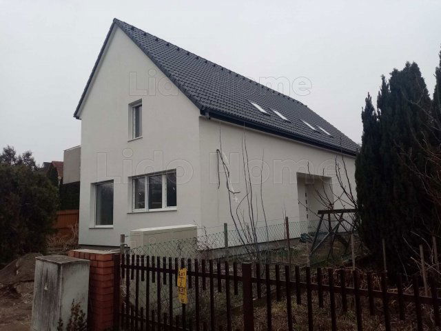 Eladó ikerház, Siófokon 94 M Ft, 11 szobás
