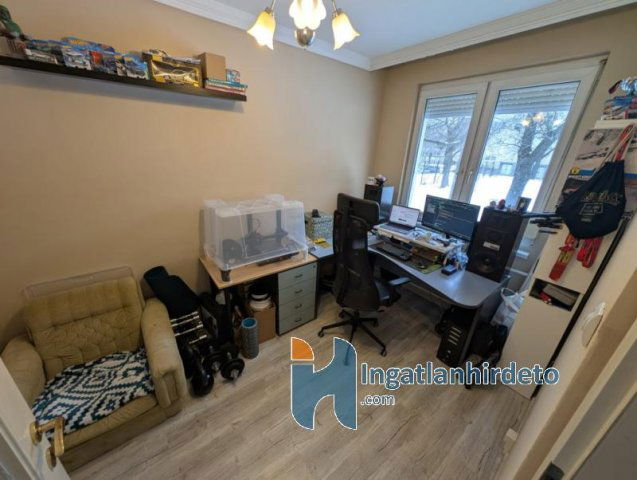 Eladó panellakás, Debrecenben 63.9 M Ft, 2+1 szobás