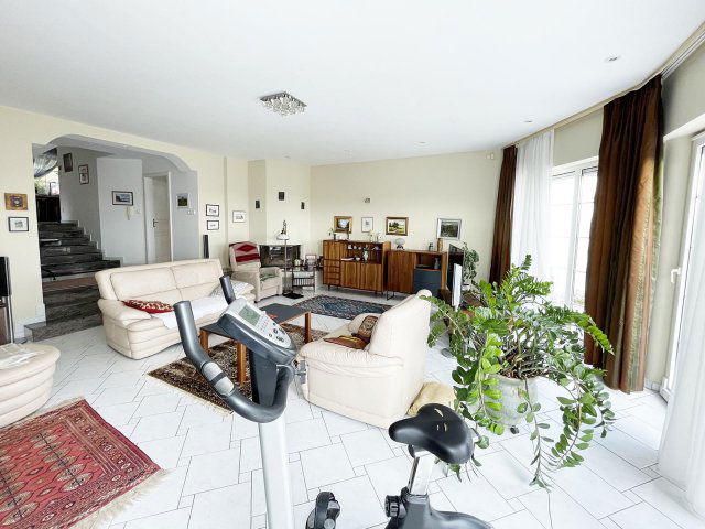 Eladó családi ház, Budaörsön 309 M Ft, 5 szobás