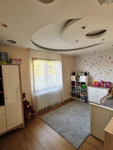 Eladó családi ház, Velencén 199 M Ft, 5 szobás