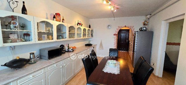 Eladó panellakás, Debrecenben 68.5 M Ft, 3 szobás