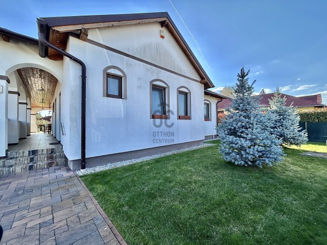 Eladó családi ház, Vámosszabadin 139.9 M Ft, 4 szobás