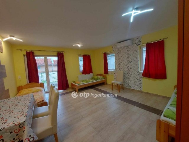 Eladó hotel, Dávodon 74.9 M Ft / költözzbe.hu