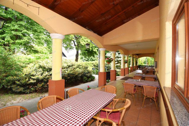 Eladó hotel, Lentiben 398.8 M Ft, 17 szobás / költözzbe.hu