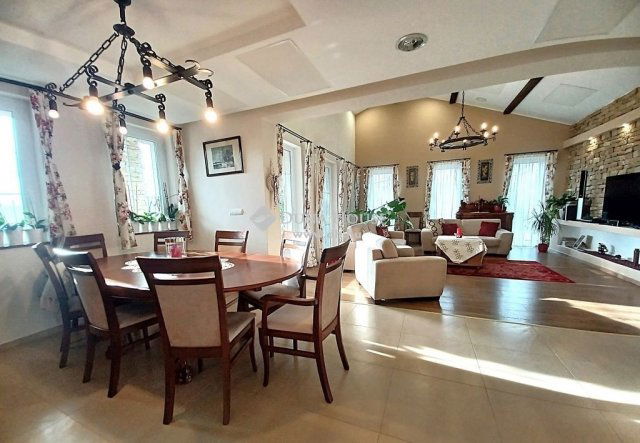 Eladó családi ház, Piliscsabán 339.9 M Ft, 6 szobás