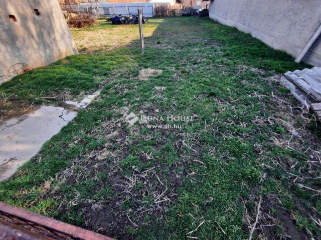 Eladó családi ház, Kiskunfélegyházán 36 M Ft, 3 szobás