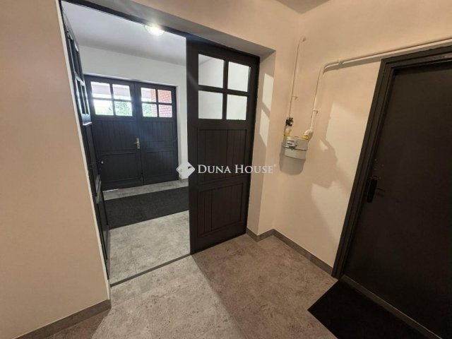 Eladó téglalakás, Pécsett 69.9 M Ft, 2 szobás