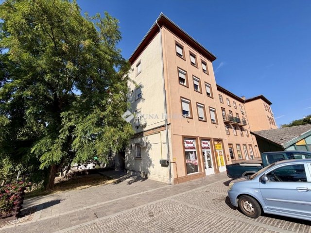 Eladó téglalakás, Komlón 22.99 M Ft, 2 szobás