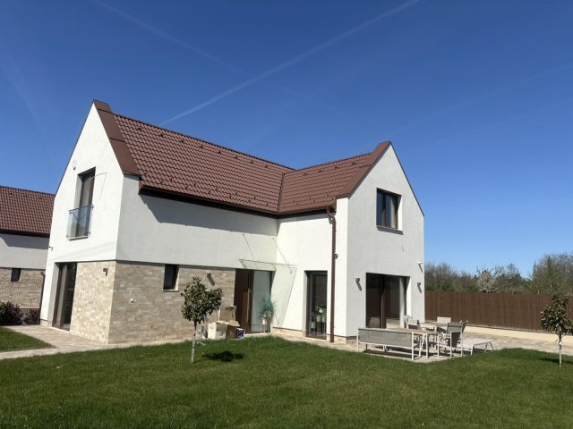 Eladó családi ház, Majosházán 130 M Ft, 5 szobás