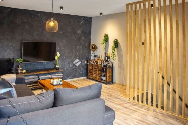 Eladó téglalakás, Budapesten, V. kerületben 189 M Ft, 2 szobás