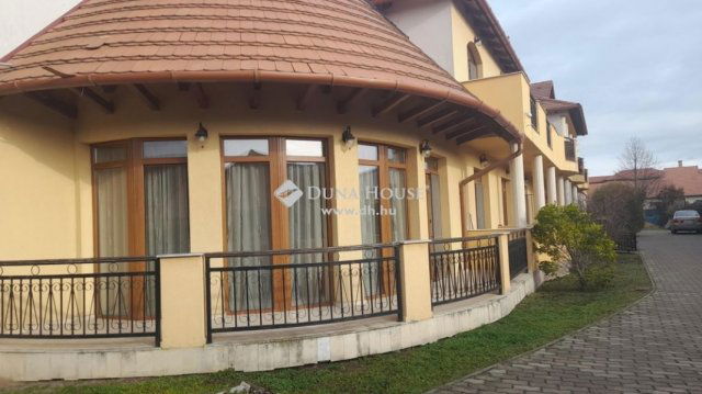 Eladó hotel, Hajdúszoboszlón 590.55 M Ft, 2 szobás