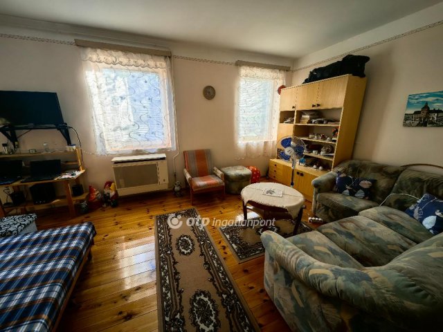Eladó téglalakás, Kunhegyesen 5.99 M Ft, 1 szobás