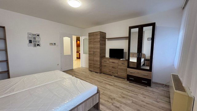 Kiadó téglalakás, albérlet, Debrecenben 270 E Ft / hó, 3 szobás