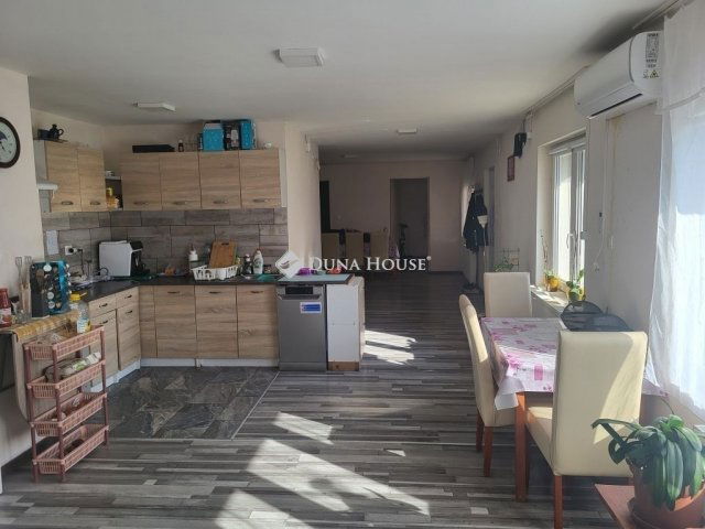 Eladó családi ház, Gyálon 84 M Ft, 6 szobás