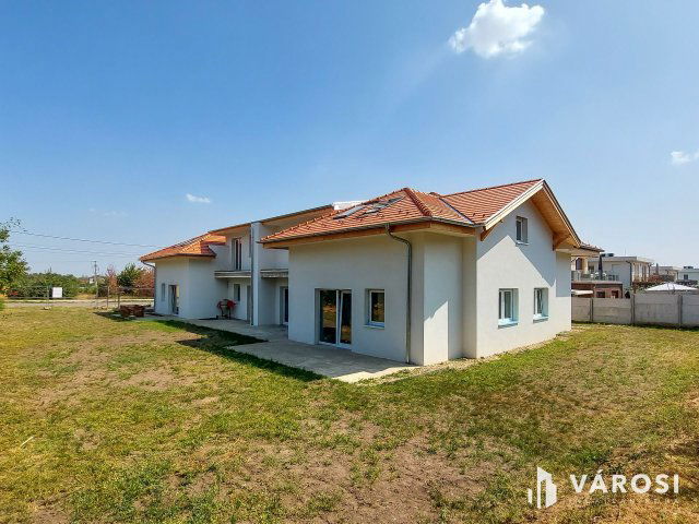 Eladó téglalakás, Velencén 62 M Ft, 4 szobás