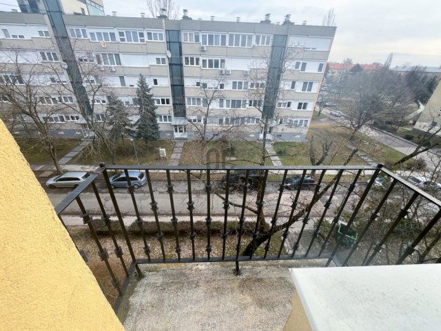 Eladó téglalakás, Szigetszentmiklóson 45.9 M Ft, 1 szobás