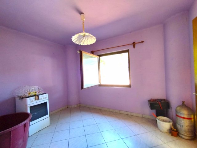 Eladó családi ház, Császártöltésen 16 M Ft, 2 szobás