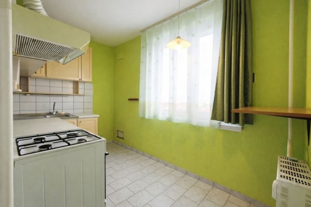 Eladó panellakás, Székesfehérvárott 61.9 M Ft, 3 szobás