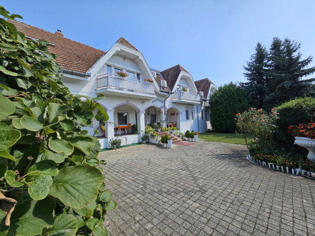Eladó családi ház, Bükön 260 M Ft, 9 szobás
