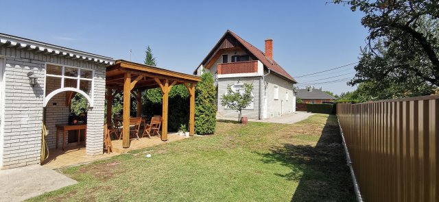 Eladó családi ház, Dunaújvárosban 69.9 M Ft, 3 szobás