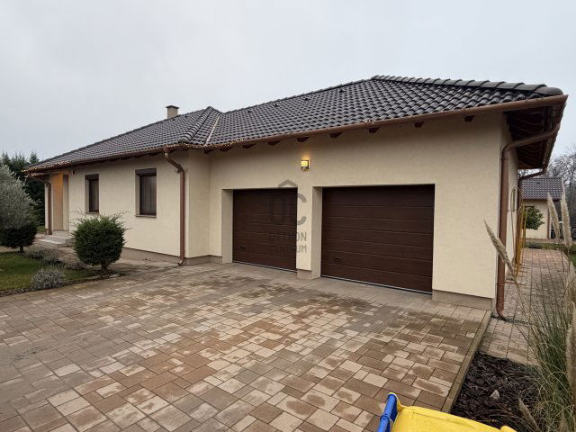 Eladó családi ház, Ballószögön 149.9 M Ft, 4 szobás