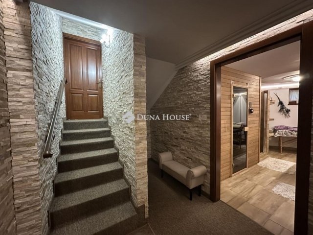 Eladó családi ház, Kecskeméten 224.9 M Ft, 7 szobás