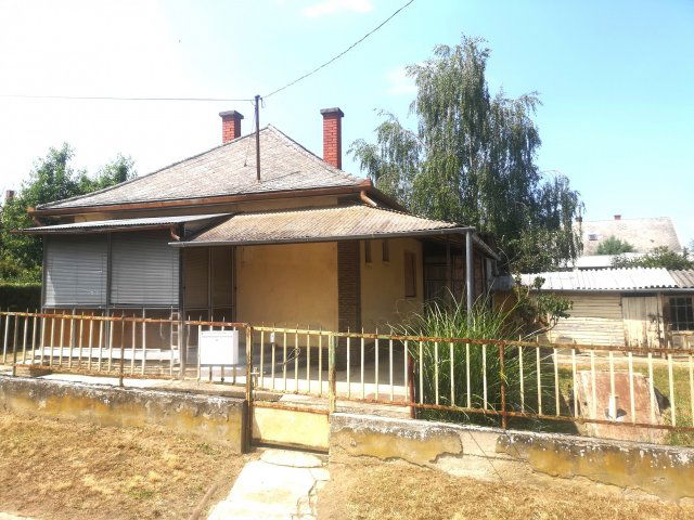 Eladó családi ház, Fonyódon 46.2 M Ft, 3 szobás