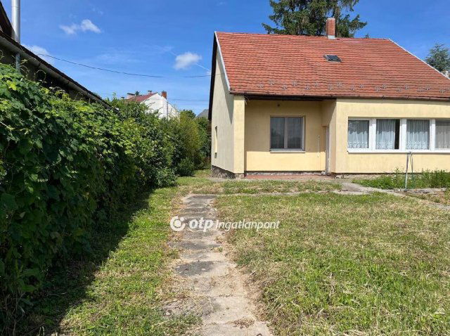 Kiadó családi ház, albérlet, Szekszárdon 250 E Ft / hó