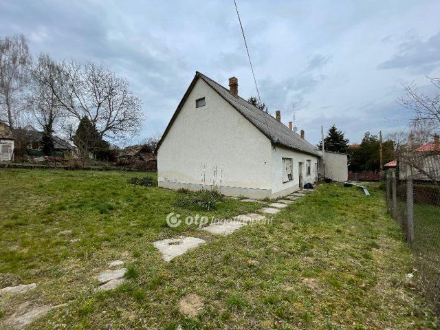 Eladó családi ház, Tabon 19.9 M Ft, 3 szobás