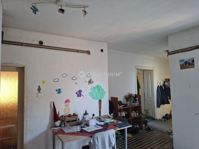 Eladó családi ház, Zámolyon 42 M Ft, 3 szobás