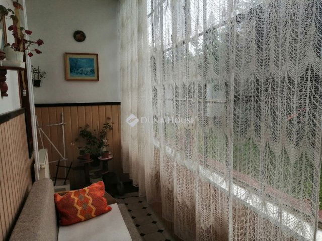 Eladó családi ház, Bakonyszombathelyen 26 M Ft, 2 szobás