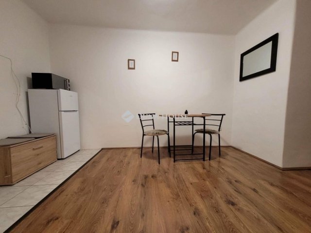 Eladó téglalakás, Pécsett 29.5 M Ft, 2 szobás