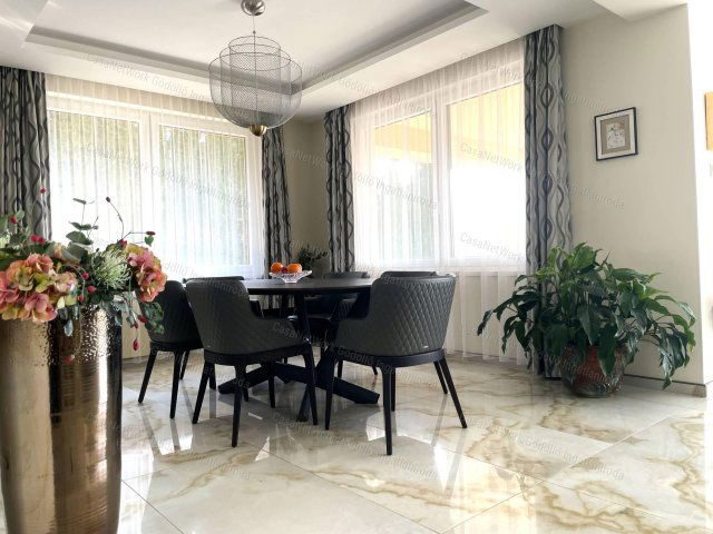 Eladó családi ház, Gödöllőn 300 M Ft, 6+1 szobás