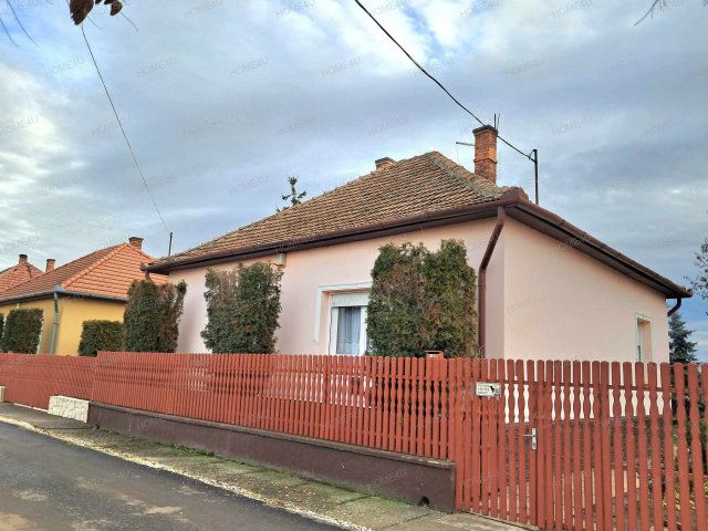 Eladó családi ház, Zagyvarékason 19.9 M Ft