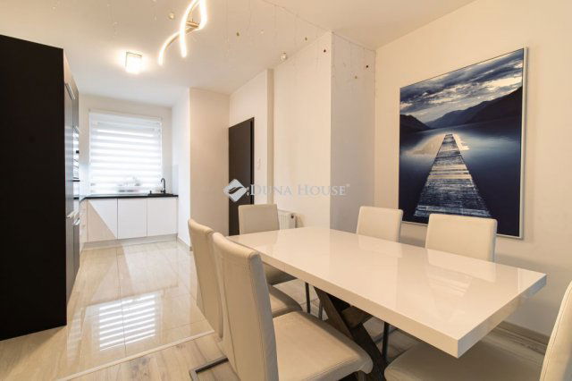 Eladó téglalakás, Vecsésen 119.9 M Ft, 5 szobás